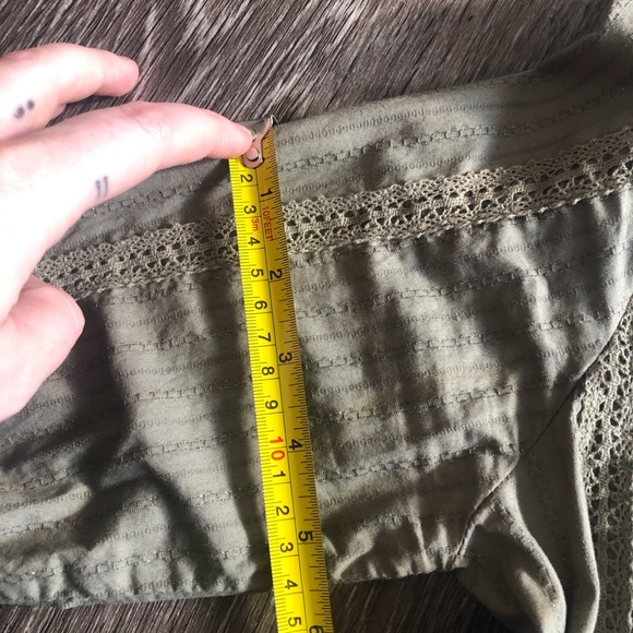 Lace embroidered detailing button down blouse - Picture 8 of 8